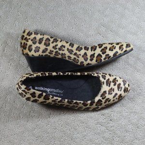 NWOT Walking Cradles Size 9.5 Calf Hair Faux Leopard Fur Wedge Heels